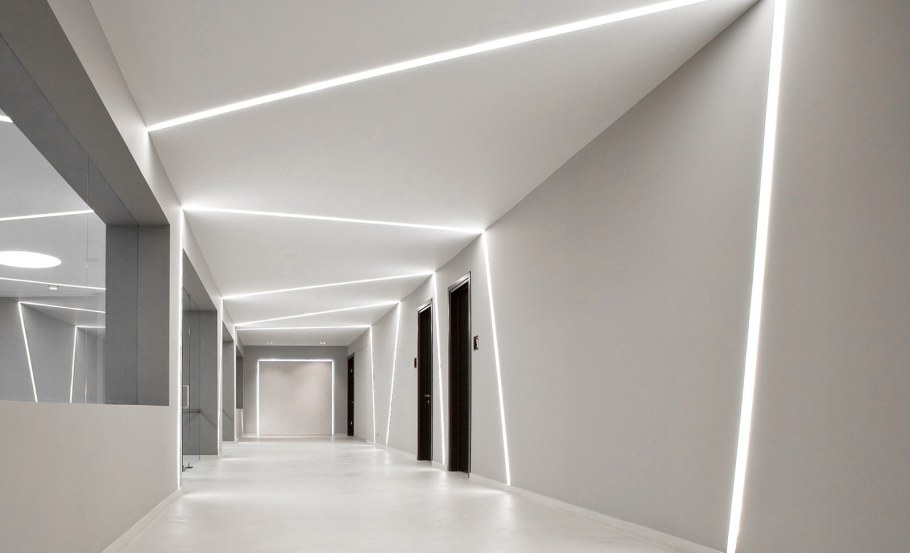 Встроенные линейные светильники в стену