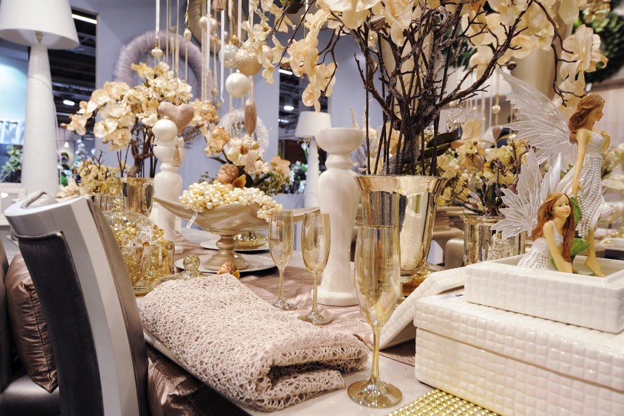 Новогодний интерьер бело Золотая гамма