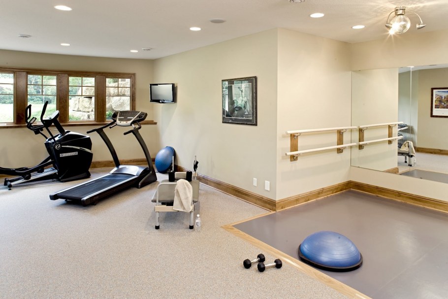 Беговая дорожка в спортзале