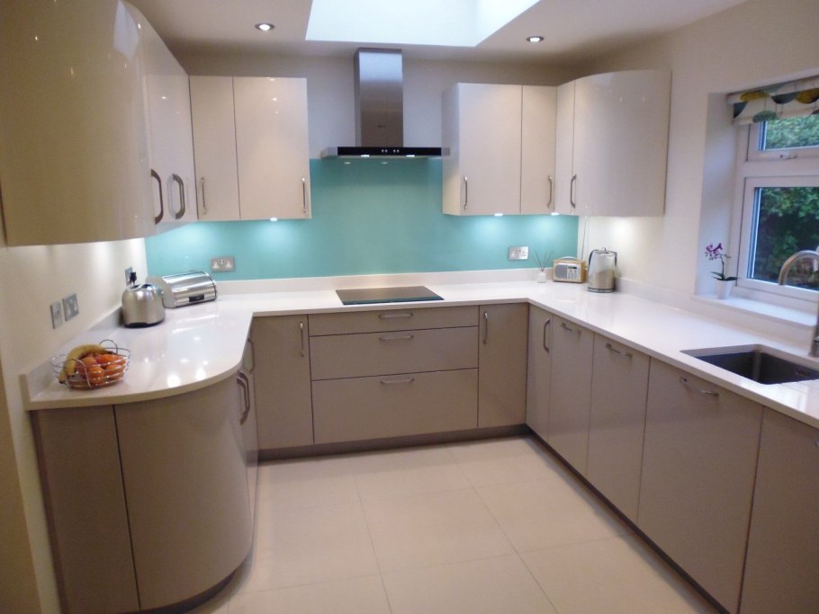 П образные кухни цвета