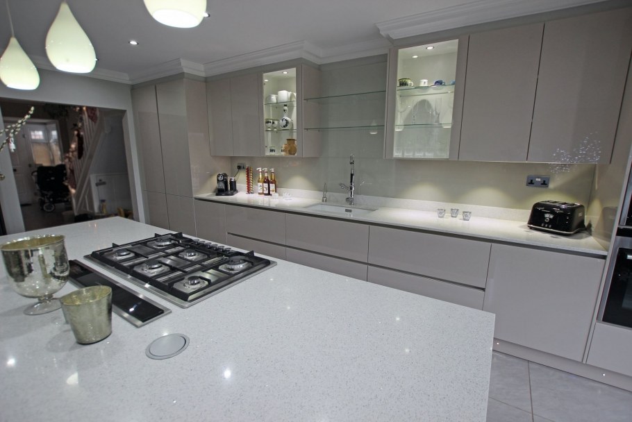 Акация тауп кухни