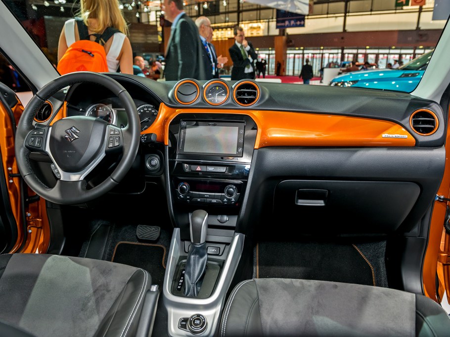Suzuki Grand Vitara 2017 салон