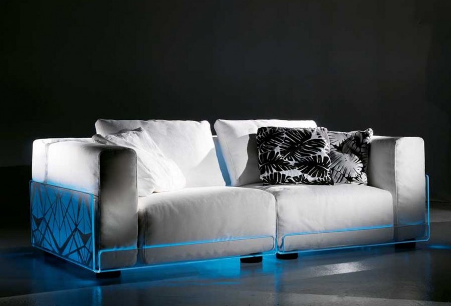 Диван с неоновой подсветкой