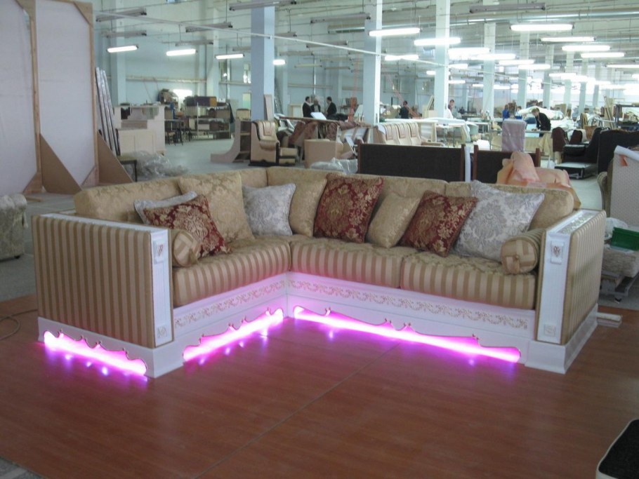 Диван с подсветкой