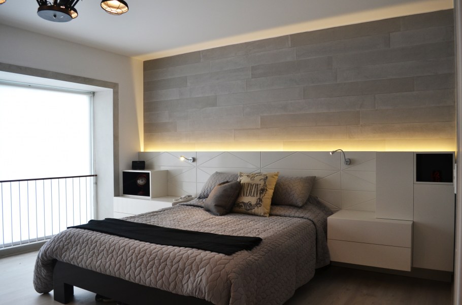 Подсветка за кроватью