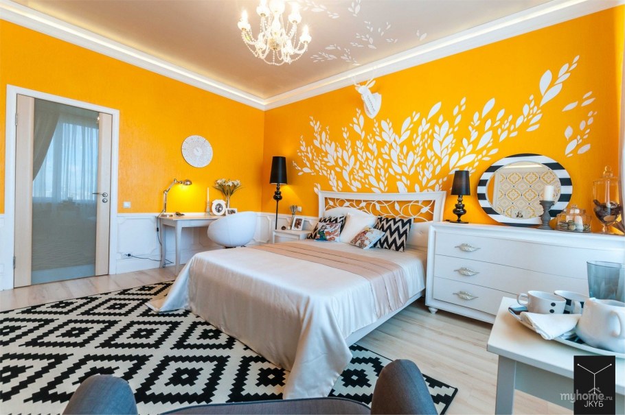 Желтые стены в спальне