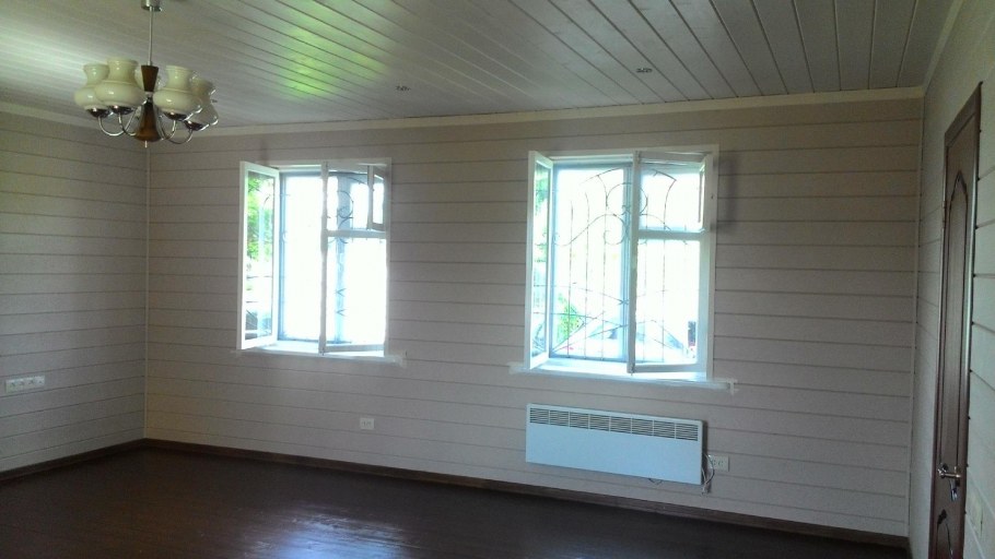 Отделка мансарды фальшбрусом