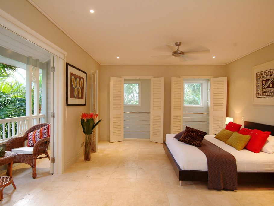 Диван в средиземноморском стиле