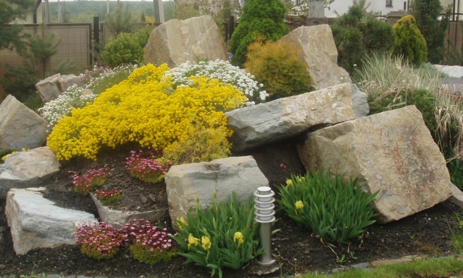 Рокарий с мраморной крошкой