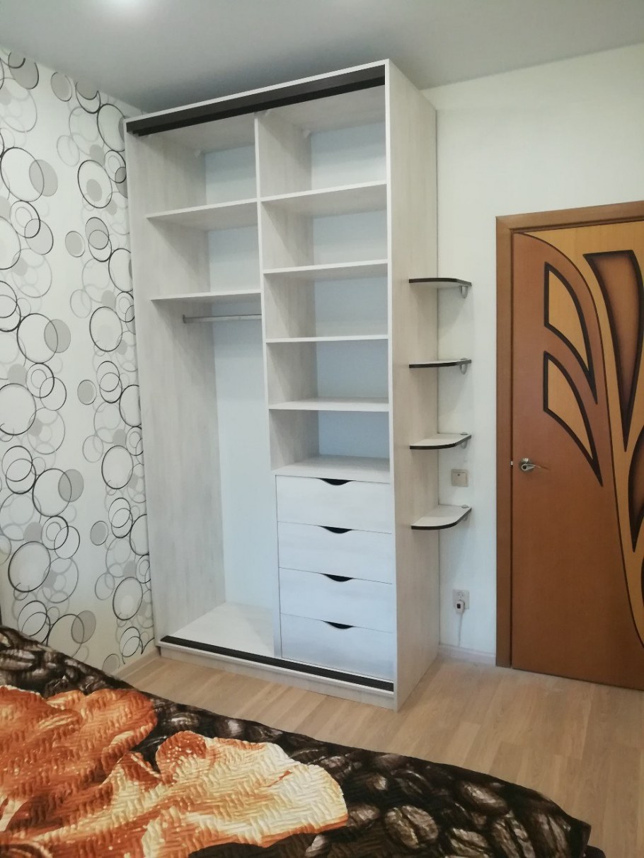 Шкаф в комнату