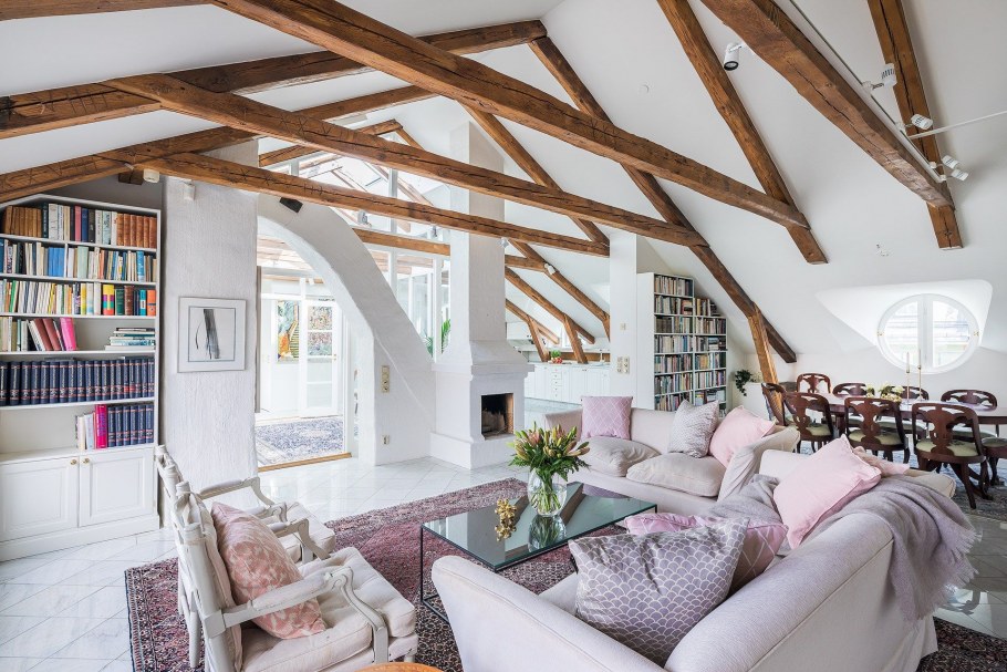 Гостиная на мансарде