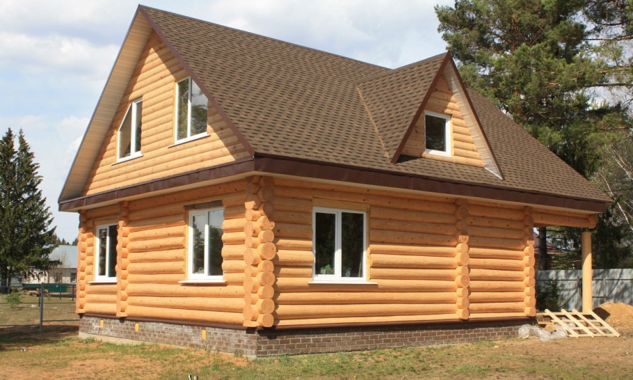 Простой деревянный дом