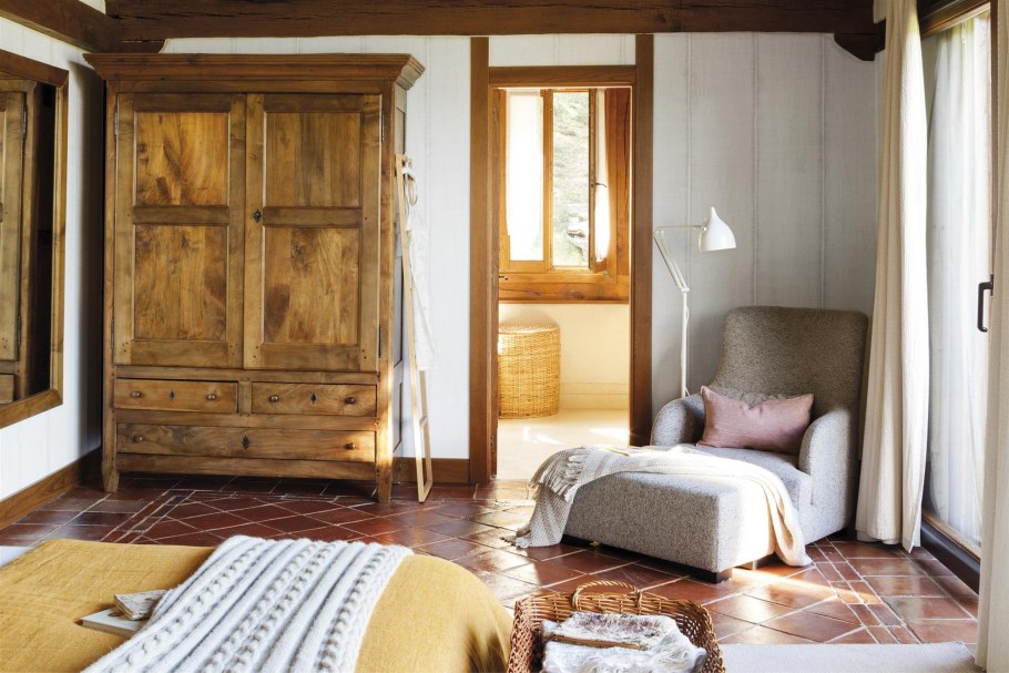 Шкаф в стиле Шале