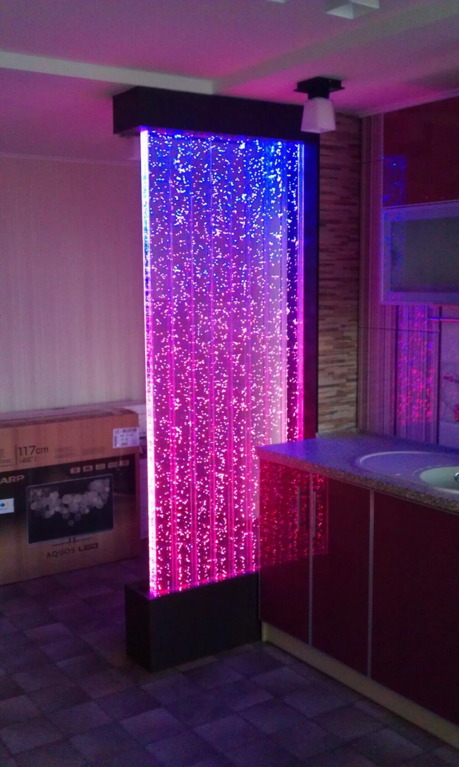 Водная инсталляция с пузырями