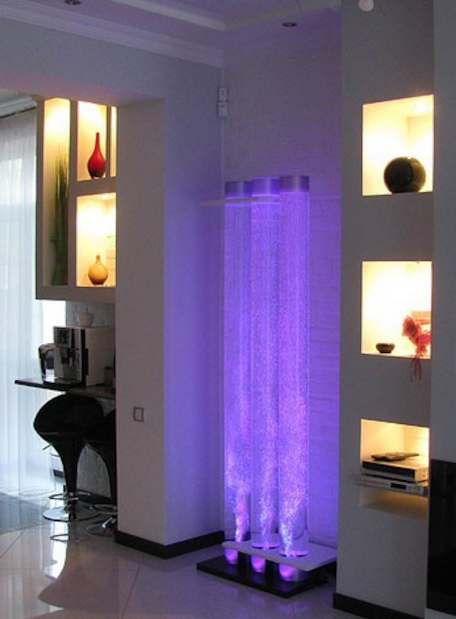 Стеклянные панели с водопадом