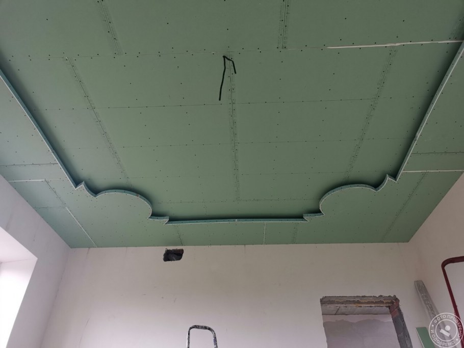 Крашеный потолок с гипсокартона