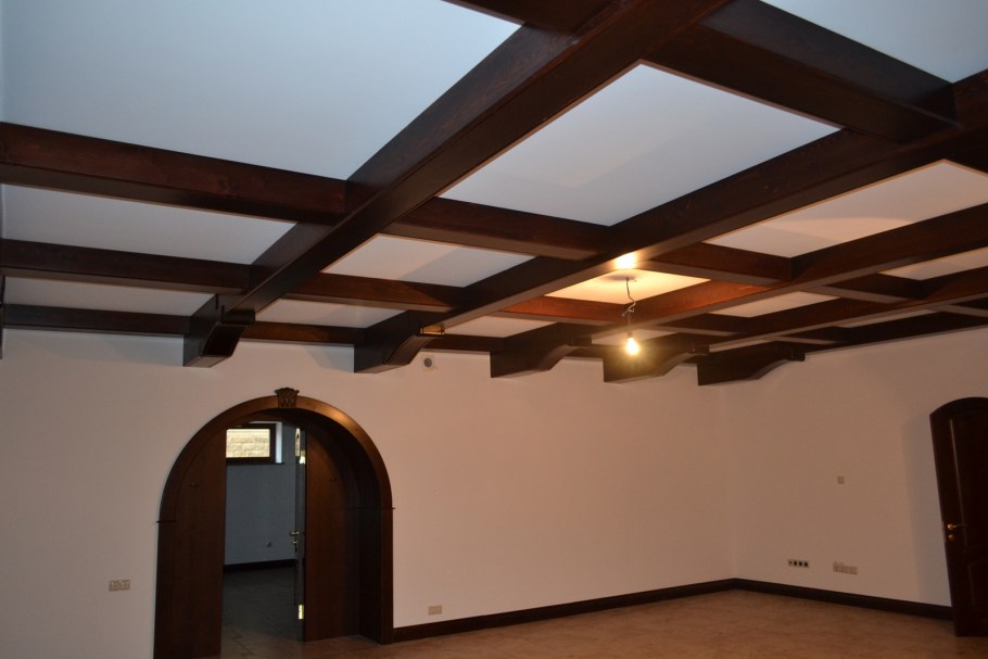 Отделка потолка мансардного этажа