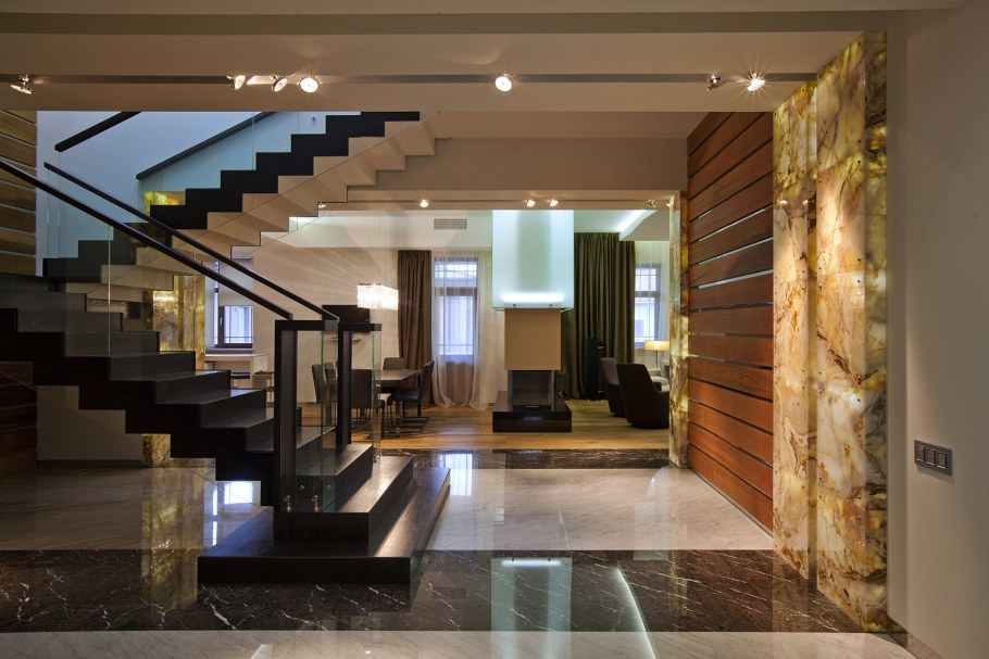 Холл с лестницей в стиле Хай тек
