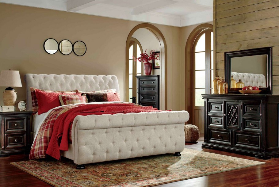 Красный ковер в интерьере спальни