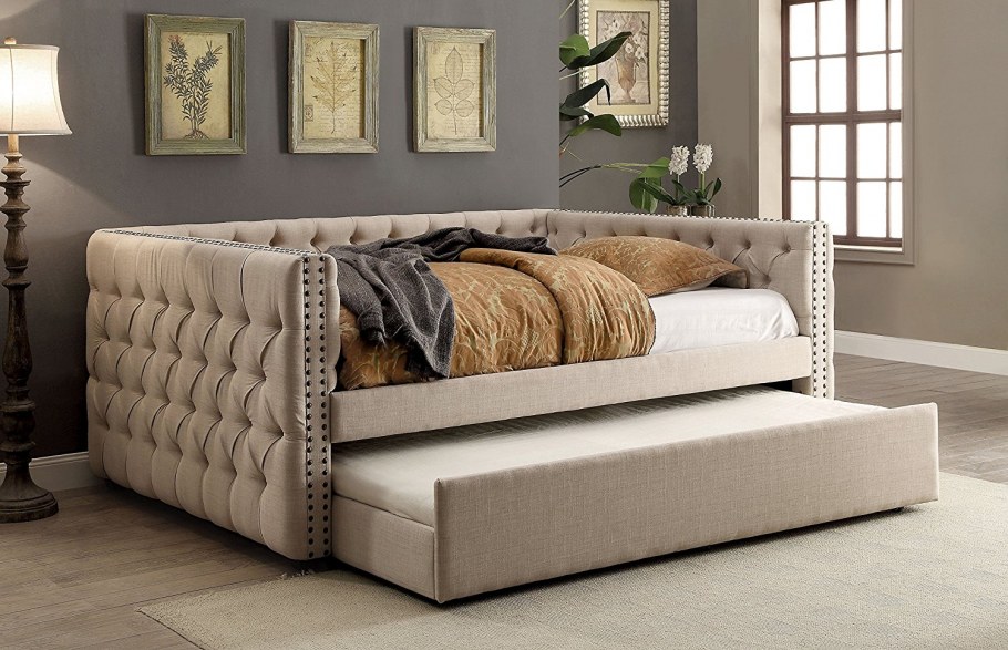 Королевская белая спальня