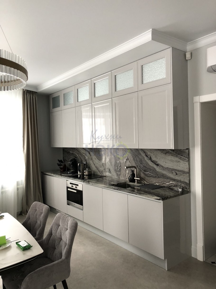 Белая глянцевая кухня