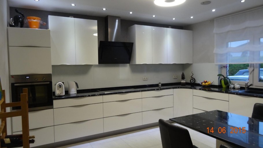 Кухонный гарнитур хайтек белый