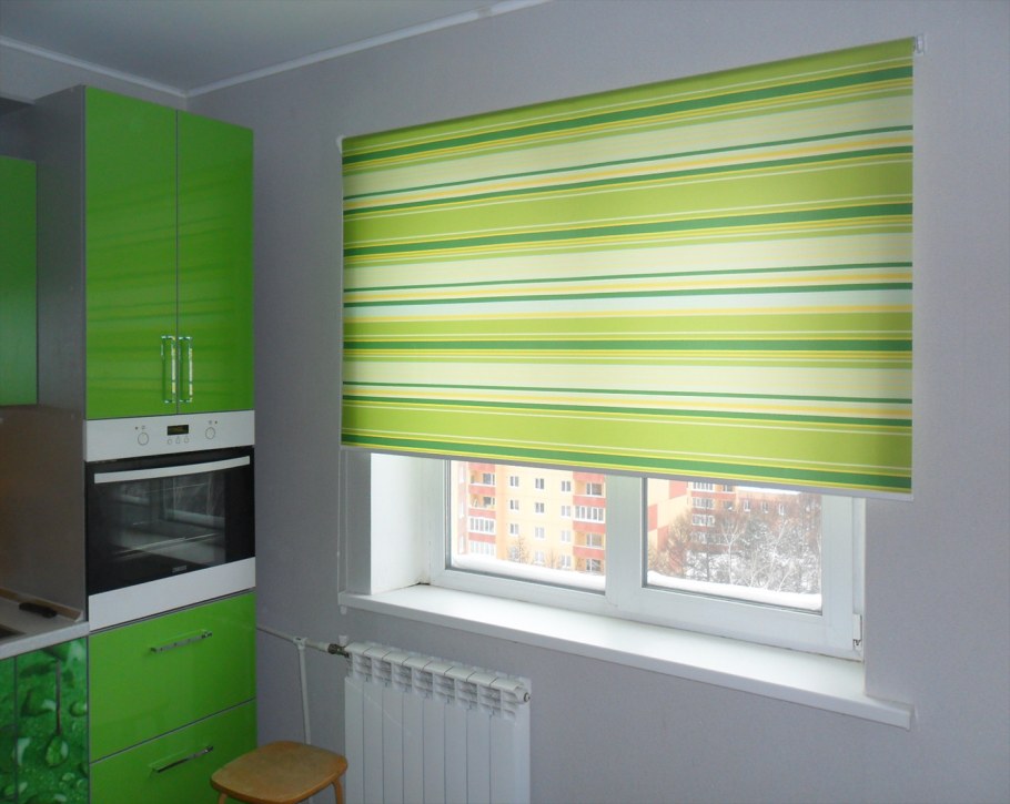 Горизонтальные жалюзи на кухне в хрущевке