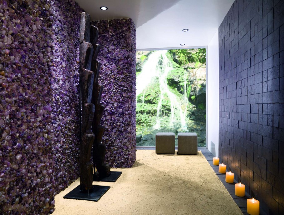 Интерьер из полудрагоценных камней