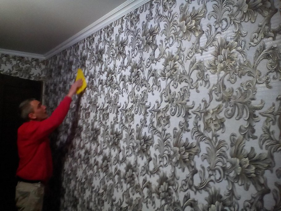 Криво наклеенные обои