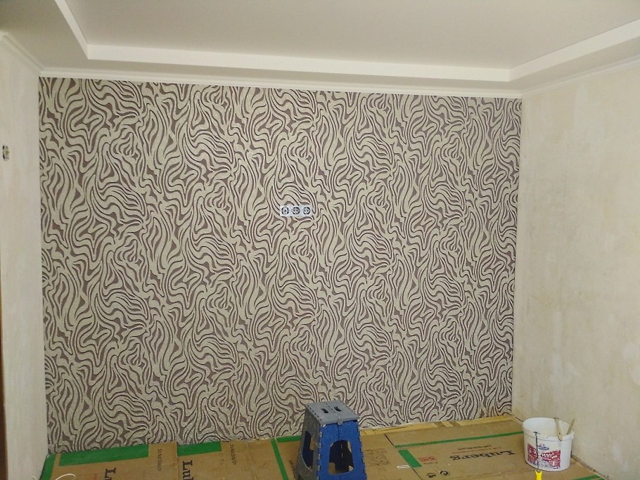 Интересные варианты поклейки обоев