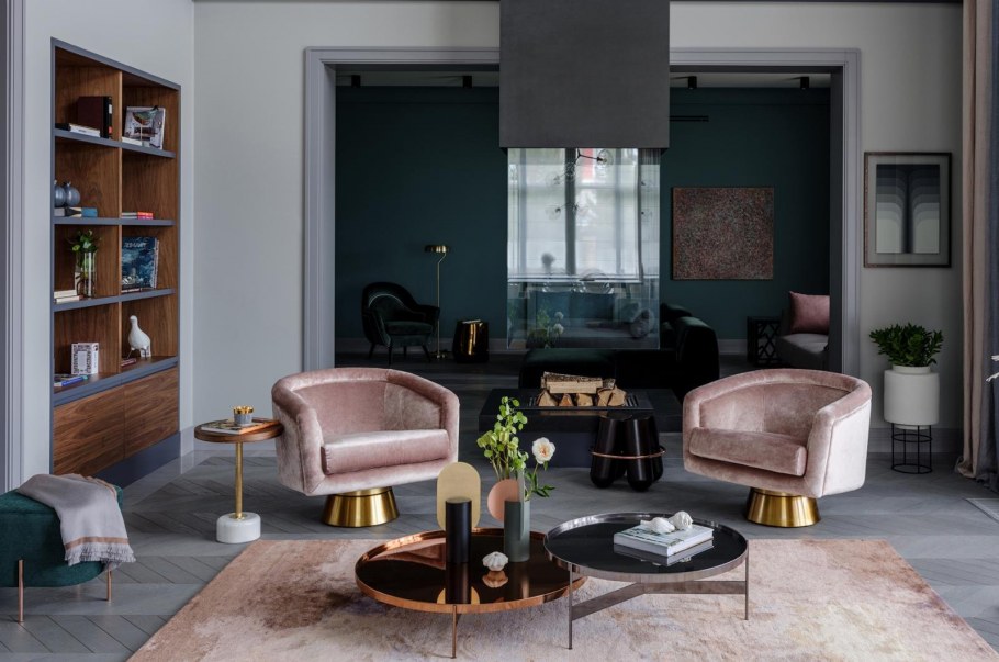 Спальня в английском стиле с камином