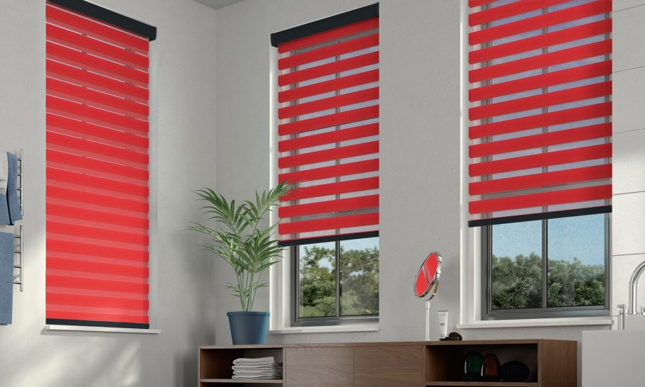 Красные жалюзи