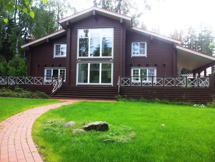 Дом 8 на 8 с террасой вокруг дома