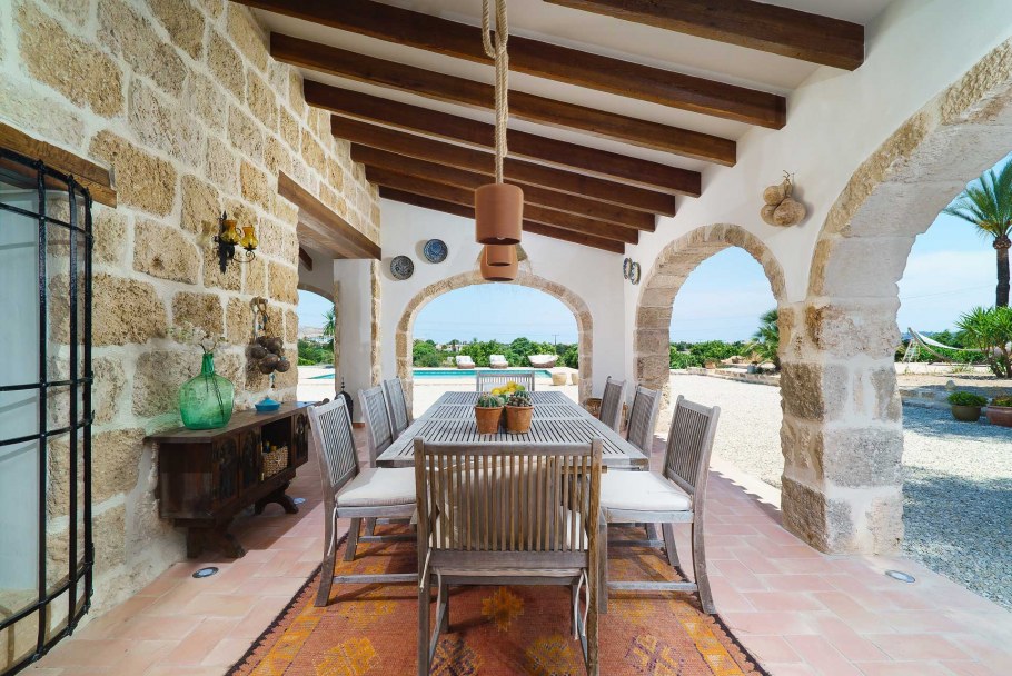 Дом в средиземноморском стиле с патио