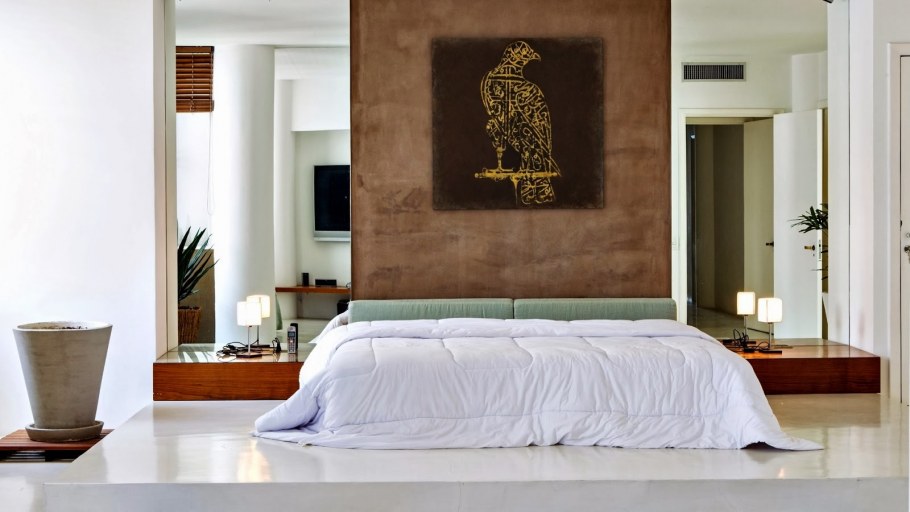 Подголовник для кровати на стену