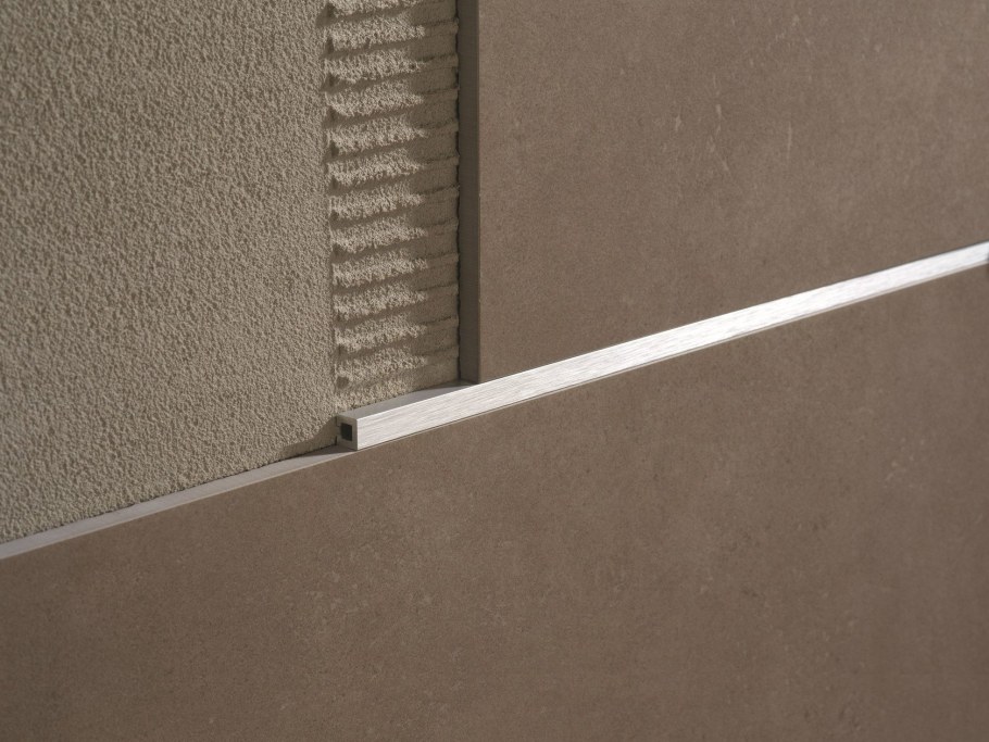 Алюминиевый плинтус для плитки