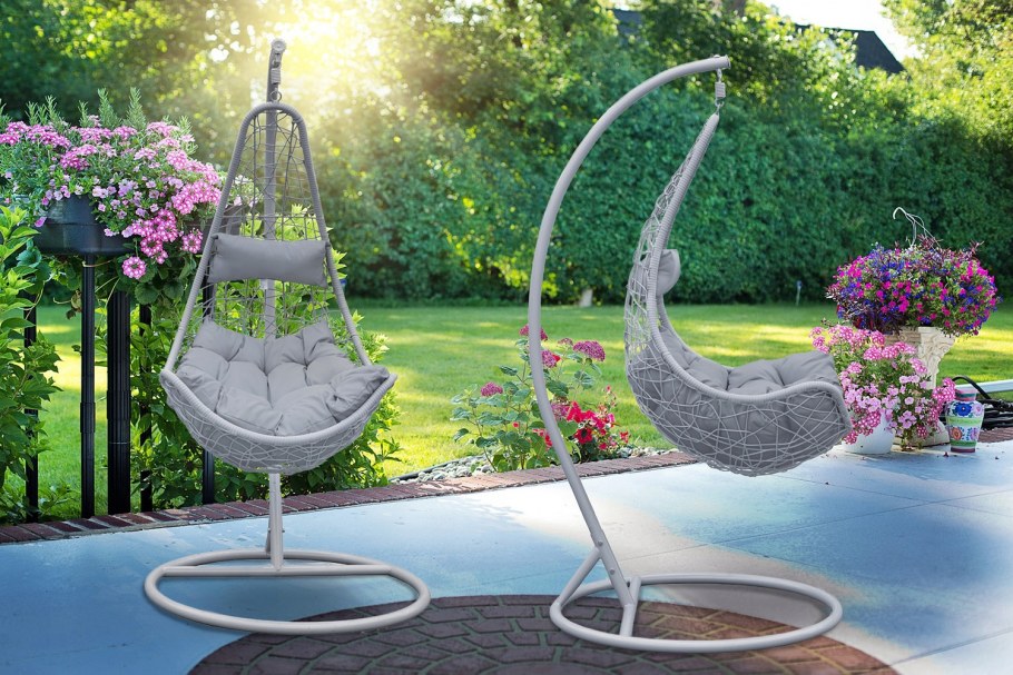 Кресло качалка на природе