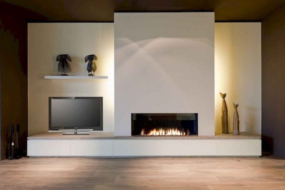 Камин в современном стиле рядом с телевизором