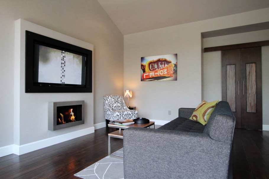 Встроить телевизор в стену