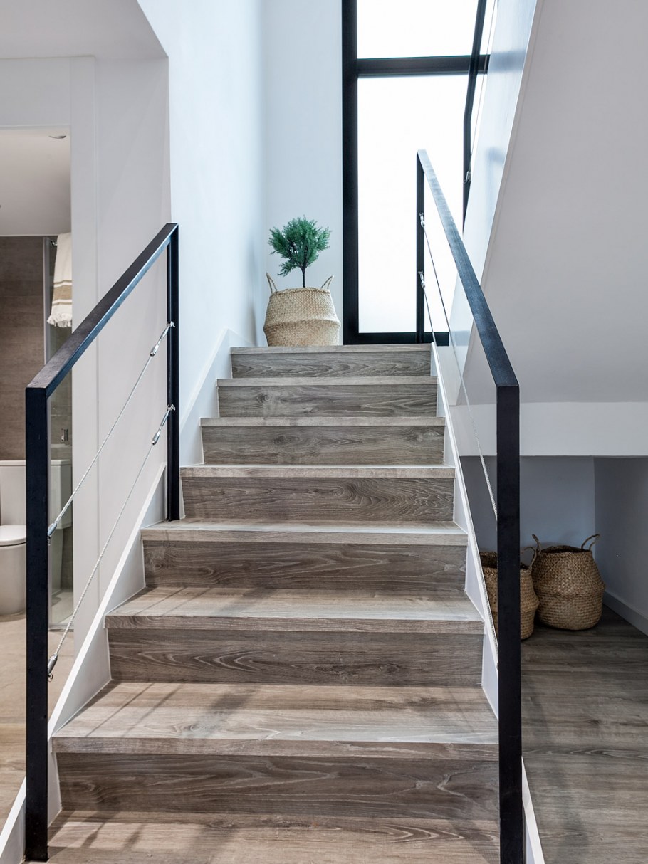 Лестница в скандинавском стиле в доме