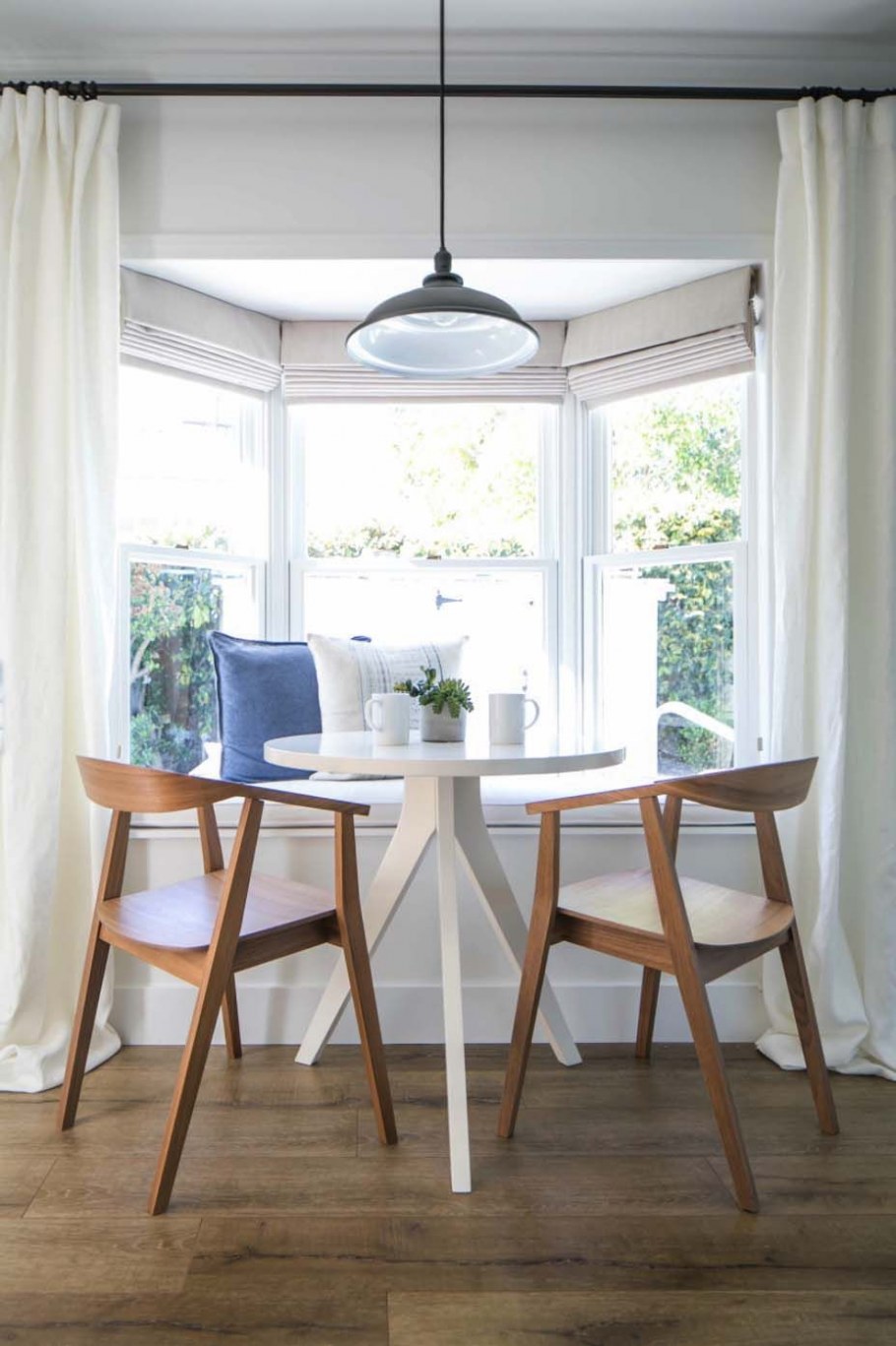 Подоконник в комнате