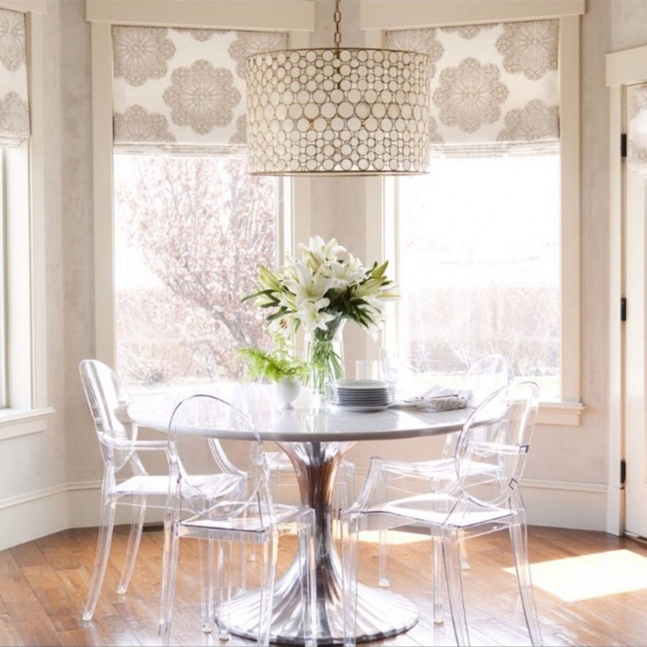 Подоконник диван на кухне