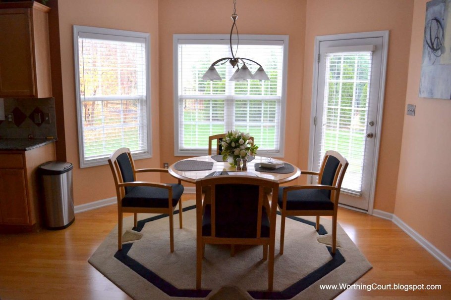 Обеденная зона в эркере