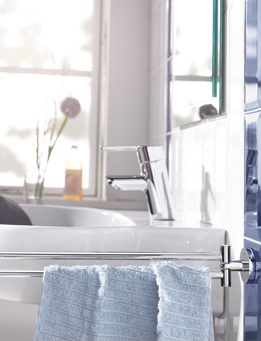 Вешалки для полотенец в ванную комнату в интерьере