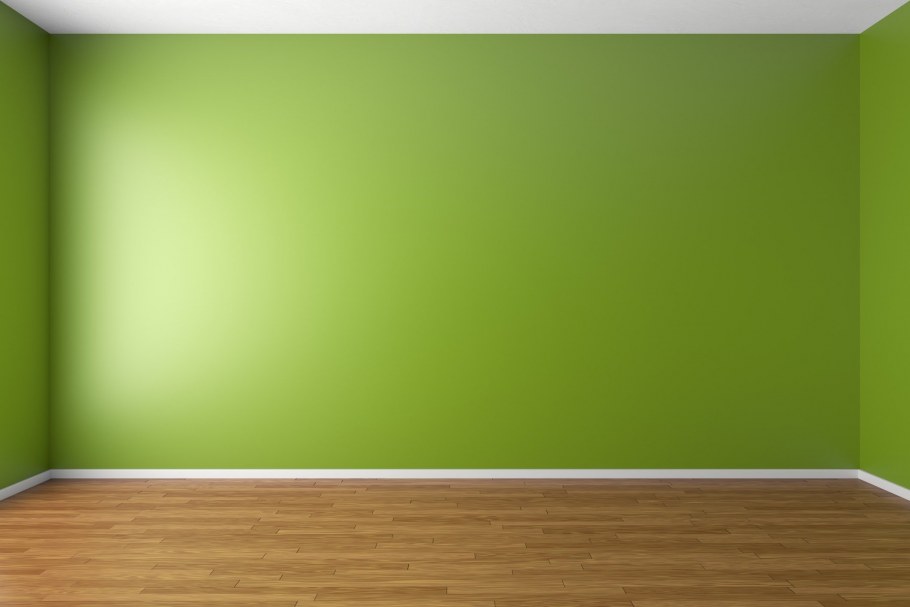 Пустая стена в комнате