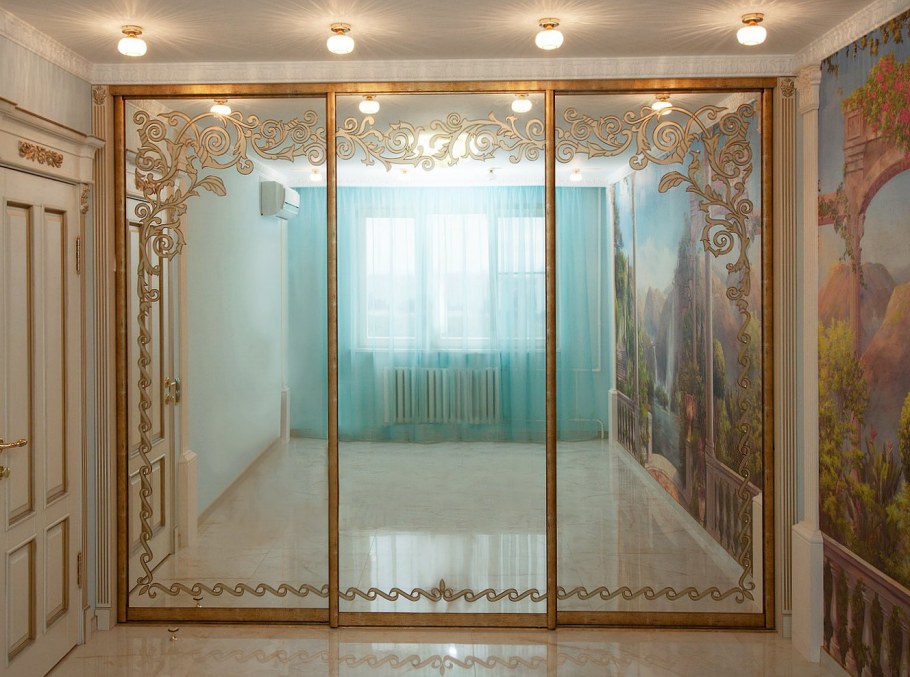 Шкафы купе с витражами