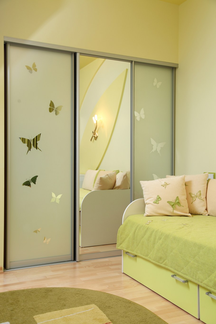 Шкаф-купе в спальню детскую