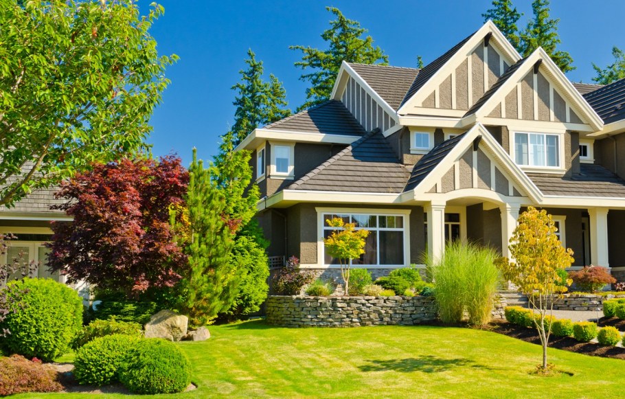 Загородный дом с садом