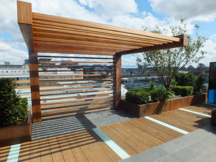 Навес с эксплуатируемой крышей