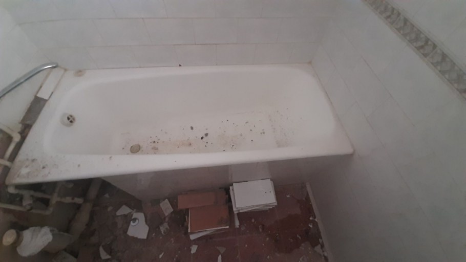 Старая чугунная ванна